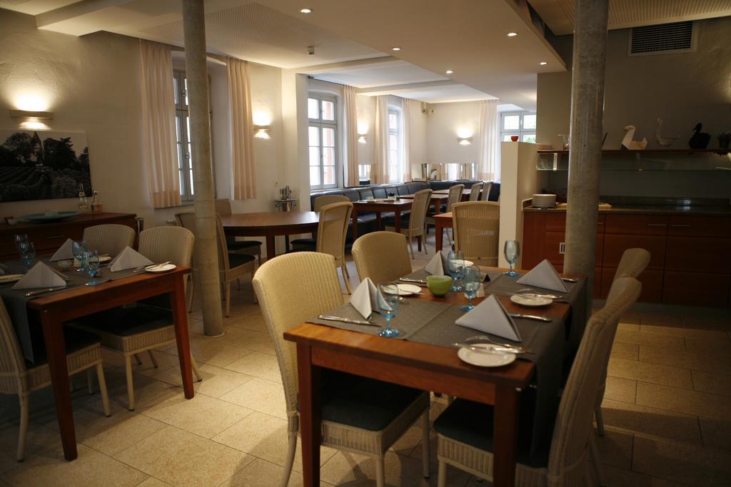 Landhotel Zum Schwanen Mit Restaurant Mona Liza Osthofen Экстерьер фото